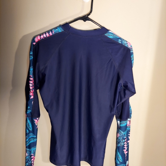 BLUE Floral Rashguard - Picture 4 of 4